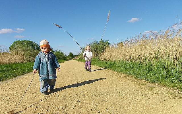Kinder im Teichland Linum