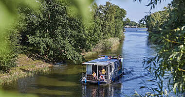 Houseboat & raft