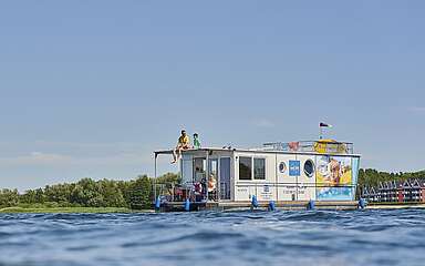 Barrierefreie Hausboottour mit dem Febo-Mobil von Kuhnle Tours