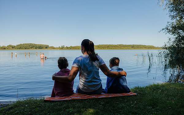 Familie am See